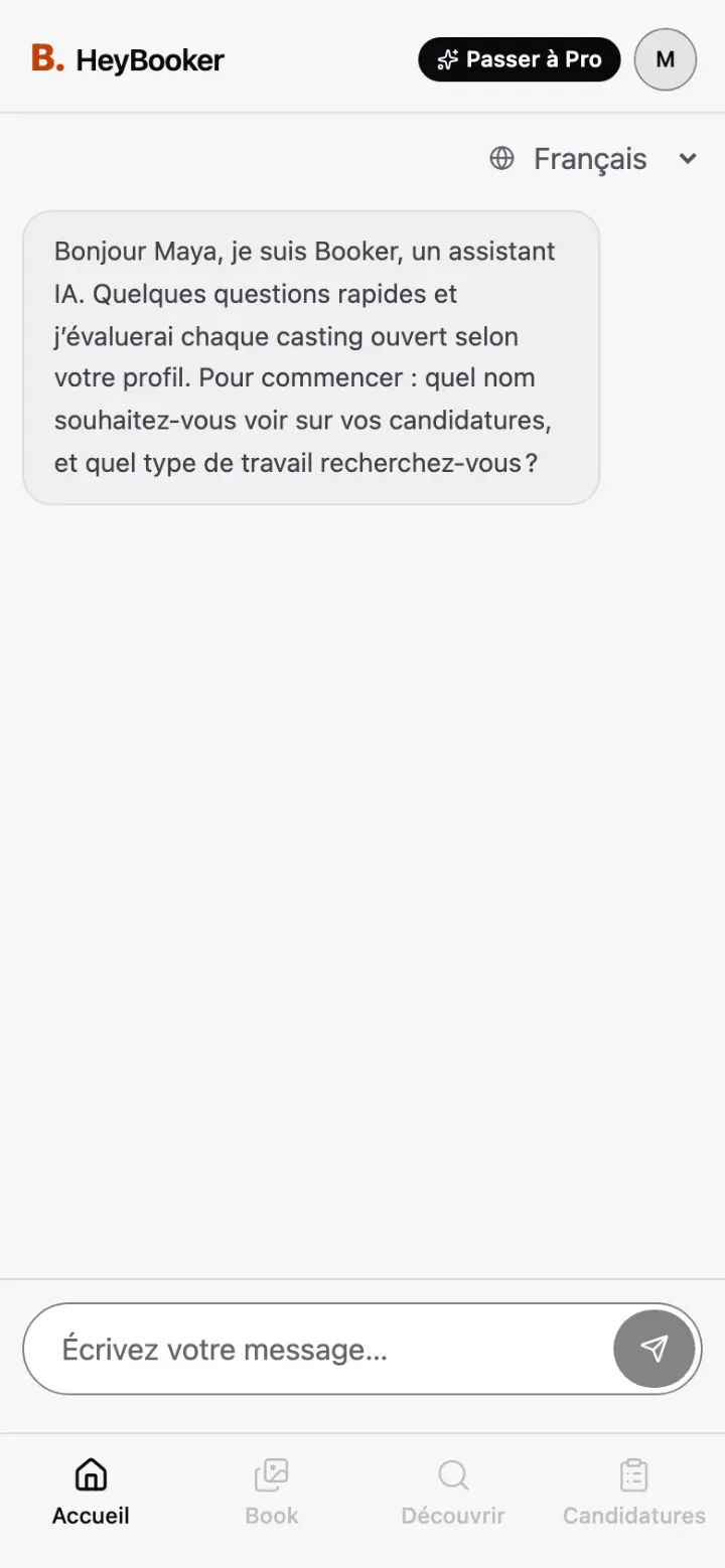 Le premier message de Booker dans la conversation d’accueil : il se présente comme un assistant IA et demande votre nom et le type de travail que vous recherchez.